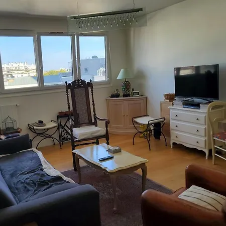 Comfortable Family Near La Parigi